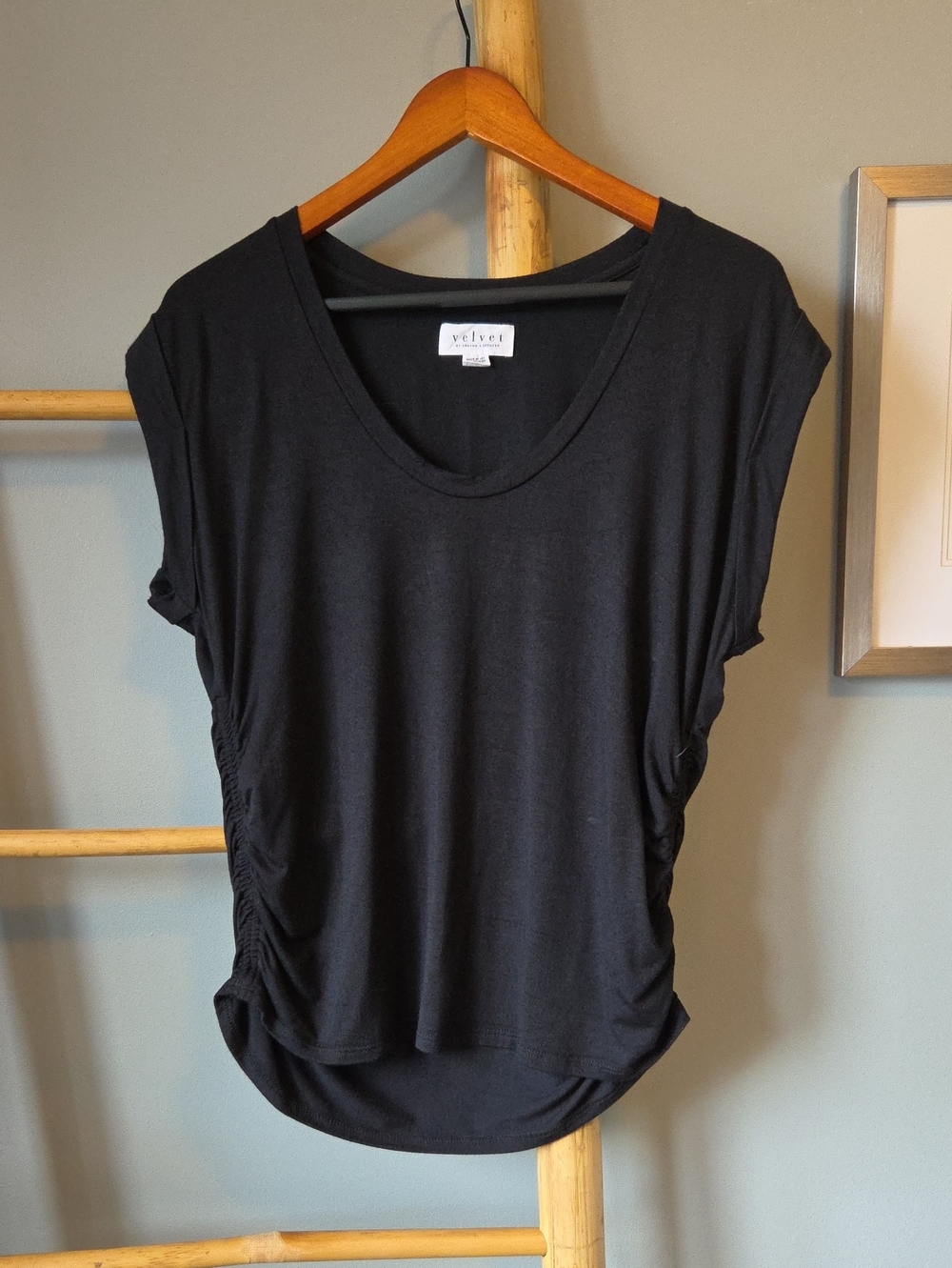 Velvet by Graham & Spencer Black Short Sleeve Scoop Neck Top with Side Ruching